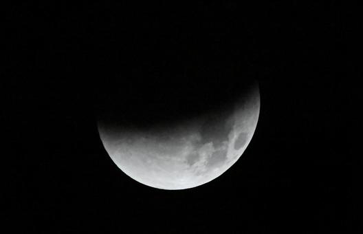 今朝早朝の皆既月食 5 今朝早朝の皆既月食 5の写真