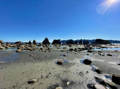 干潮の橋杭岩と青い空 橋杭岩,和歌山県,串本町の写真素材