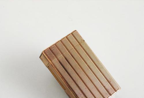使い込んだライター 煙草 喫煙グッズ 使い込んだライター 煙草 喫煙グッズ タバコ,煙草,古典の写真素材
