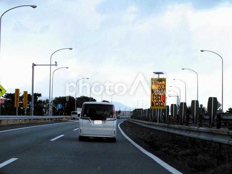 東名高速道路　車線シフト　案内板 高速道路,東名高速道路,工事案内の写真素材