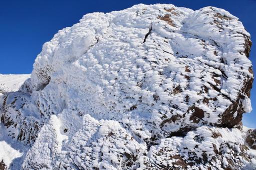 雪山の凍てつく岩肌 霧氷,氷点下,極寒の写真素材