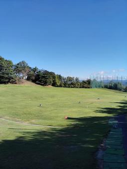 【ゴルフ練習場】天然芝300ヤード ゴルフ,ゴルフコース,空の写真素材