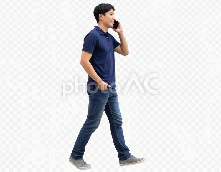 スマートフォンで通話する男性の透過画像 男性,通話,スマートフォンの写真素材