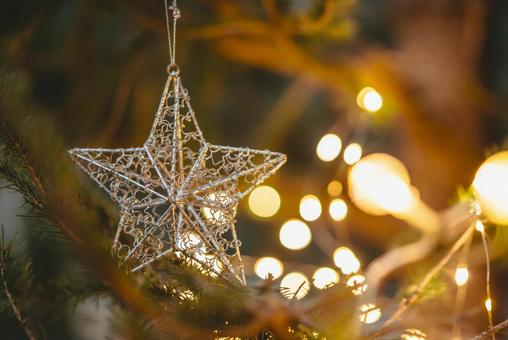 クリスマスの星型の飾り クリスマスの星型の飾り クリスマス,飾り,クリスマスツリーの写真素材