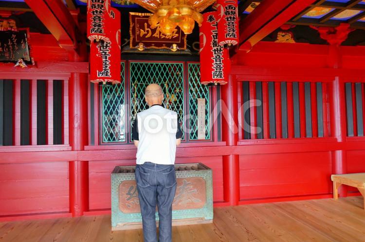 南房総　崖観音の景観　15 お寺,お祈り,きれいの写真素材