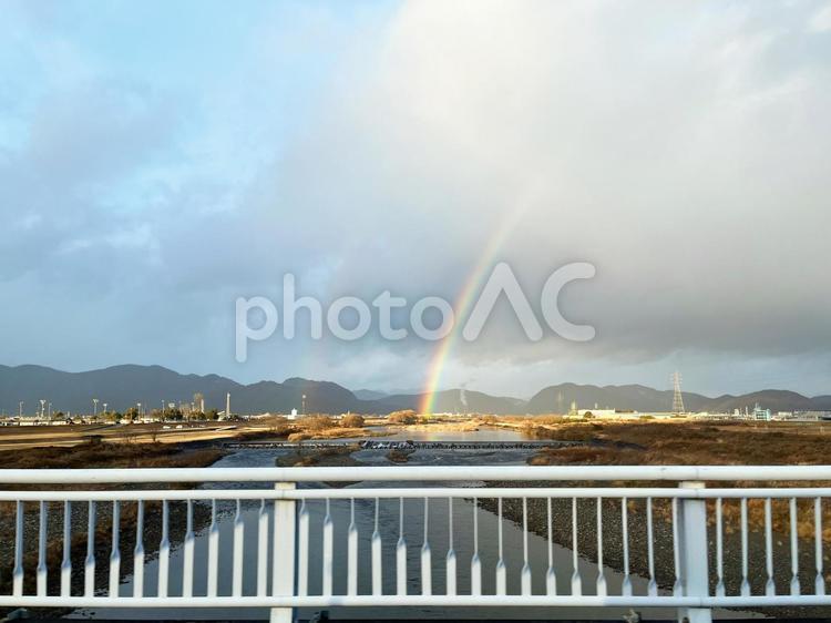 虹（橋の上から見る） 空,風景,川の写真素材