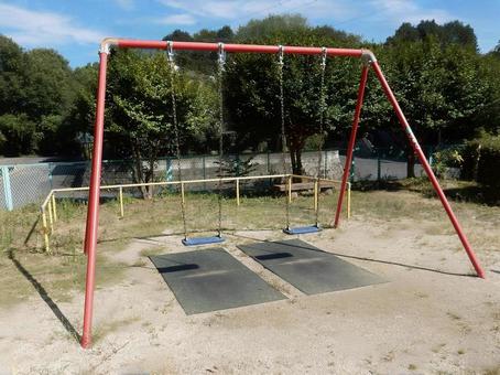 [Landscape photo] Swings in the park, JPG