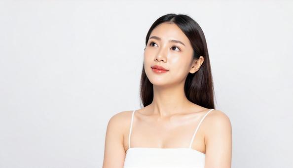 美容 見上げる日本人女性の横顔 美容 見上げる日本人女性の横顔の写真