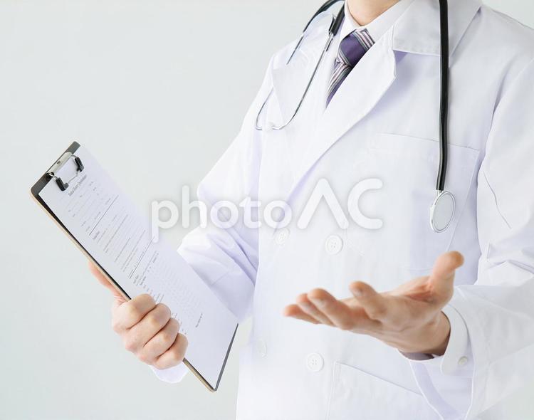 なにかを訴える男性医師 医者,医療,医師の写真素材