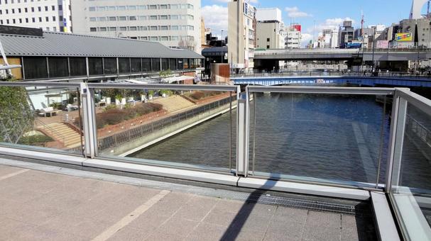 Photo, osaka-shi, river place dotonbori river, floating garden bridge, 