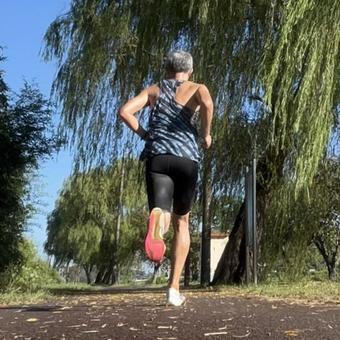 ランニングをしている男性 男性,男,走るの写真素材