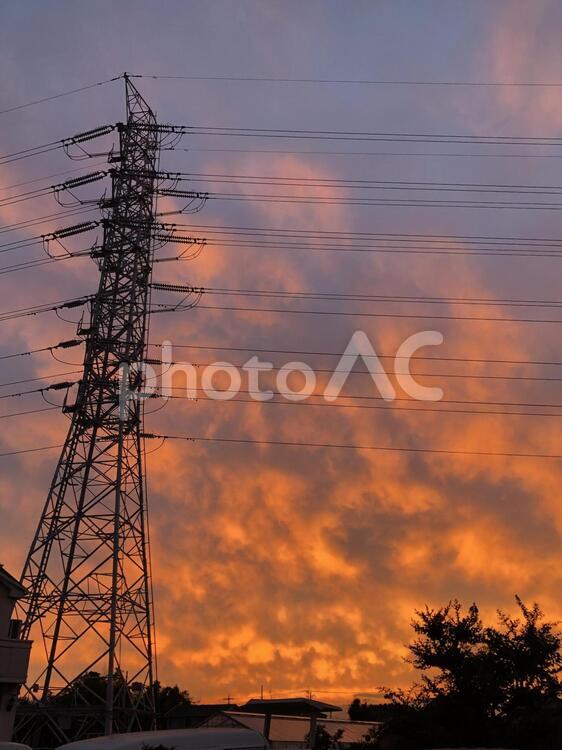 送電線と夕焼け 送電線,鉄塔,塔の写真素材