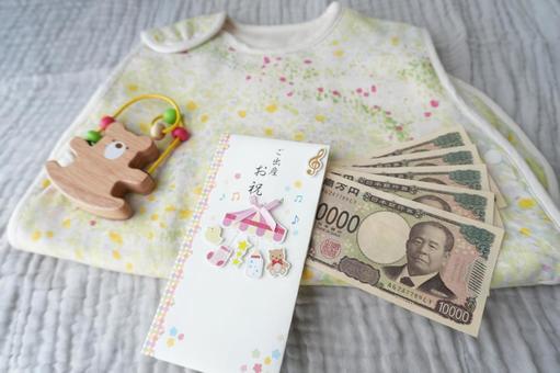 出産祝いのイメージ(プレゼント、現金) 出産祝いのイメージ(プレゼント、現金) 出産,お祝い,誕生の写真素材