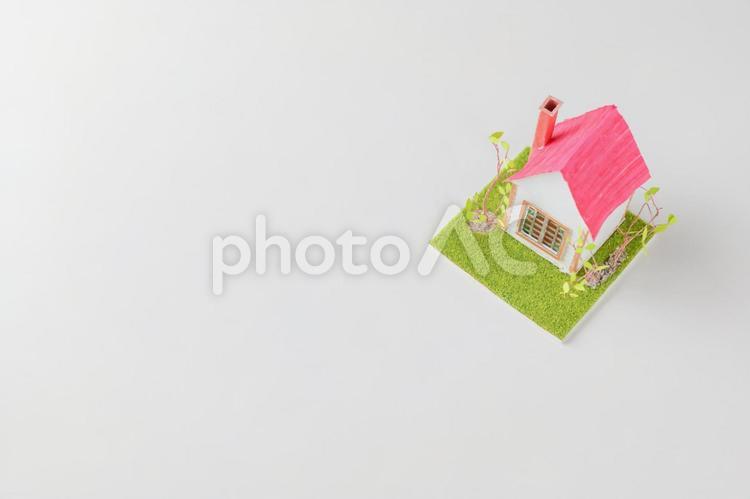 白背景の住宅模型 家,住宅,ビジネスの写真素材