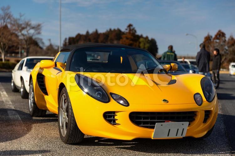 SAに集合して今からツーリングに向かう車 スポーツカー,オープンカー,美しいの写真素材