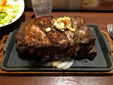 1.2kgの塊肉、巨大サーロインステーキ 1.2kgの塊肉、巨大サーロインステーキの写真