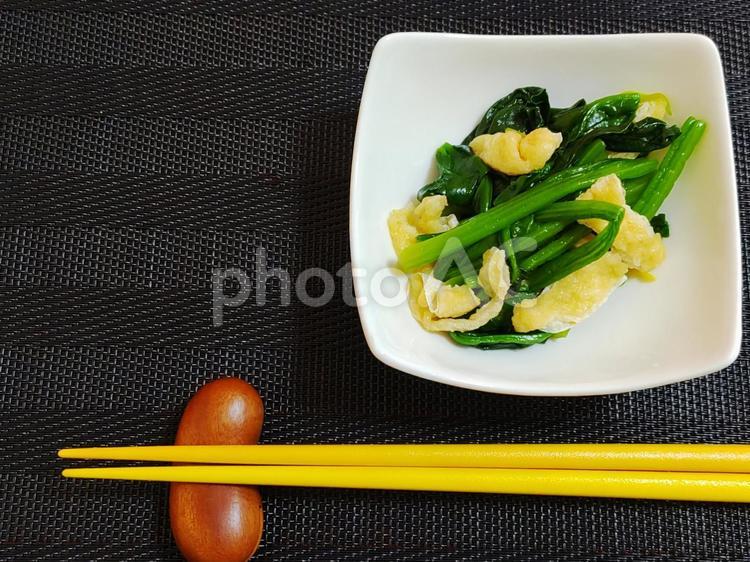 ほうれん草のお浸し 一品料理,野菜,食事の写真素材