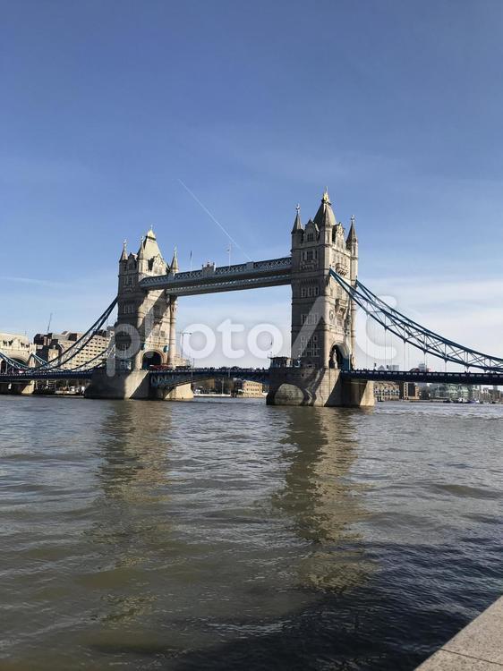 タワーブリッジとテムズ川 イギリス,ロンドン,ロンドンブリッジの写真素材