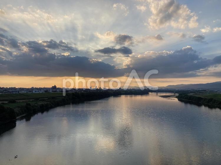夕焼けが反射する筑後川 夕焼け,夕日,筑後川の写真素材