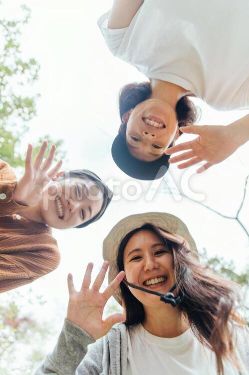 女友達・ママ友のチームワーク 女友達,チームワーク,ママ友の写真素材