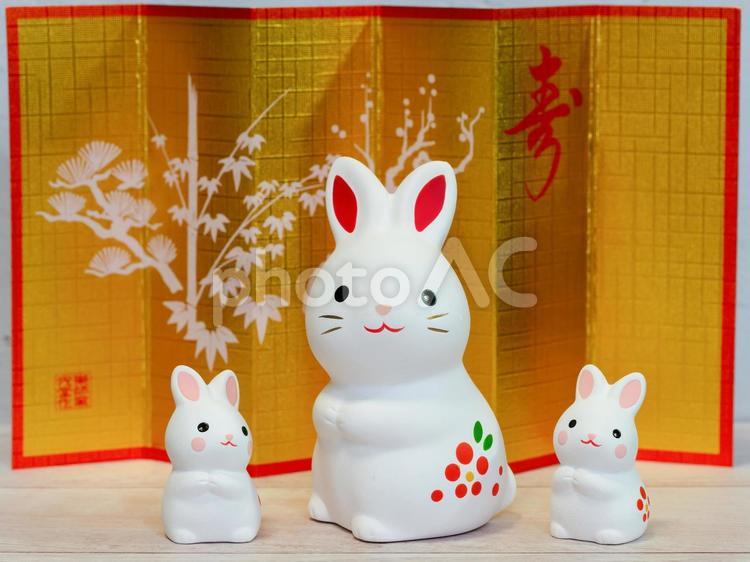 卯年の置物の年賀状素材  年賀状,卯年,卯の写真素材