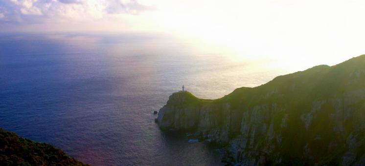 夏の海 灯台のある岬 夏の海 灯台のある岬の写真