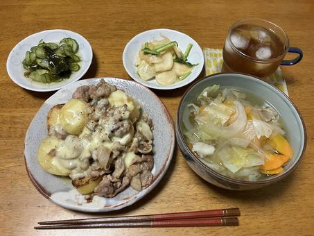 ジャーマンポテト定食 ジャーマンポテト定食 ごはん,自炊,おうちごはんの写真素材