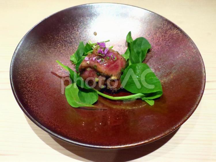 和皿に盛られた和風ローストビーフ 肉,ローストビーフ,たたきの写真素材