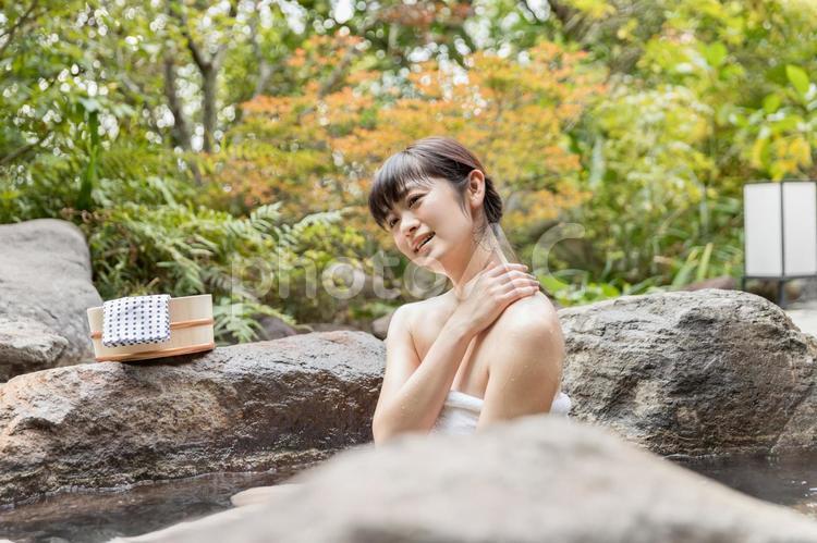 温泉イメージ 女性,温泉,人物の写真素材