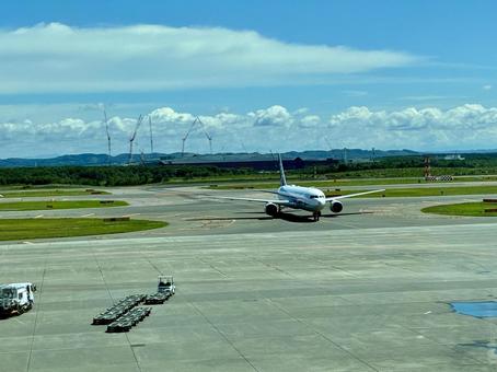 走行中の飛行機 飛行機,ボーイング,b767の写真素材