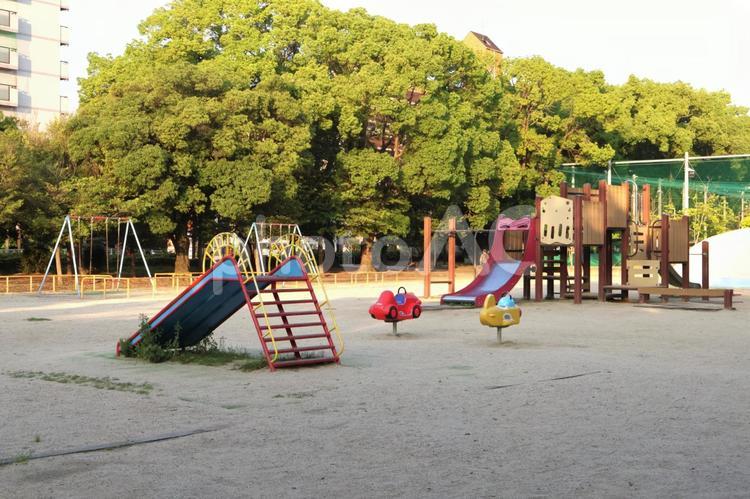都会の児童公園（人物なし）1 児童公園,公園,人物なしの写真素材