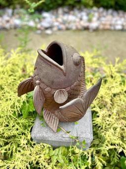 魚のオブジェ 庭,晴れ,苔の写真素材