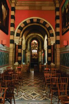 歴史ある大聖堂の入口 歴史ある大聖堂の入口 大聖堂,アーチ,門の写真素材