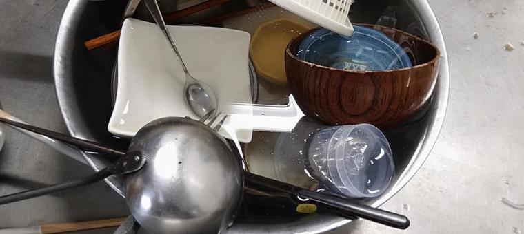 食器かたづけ 食器の山,後片付け,皿洗いの写真素材