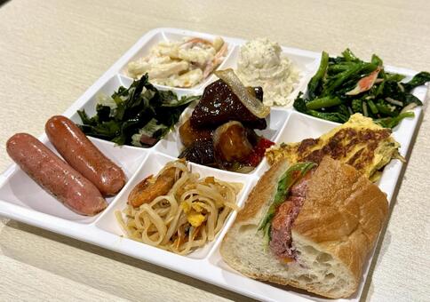 バイキングの盛り付け　彩り重視 カラフル,色とりどり,サラダの写真素材