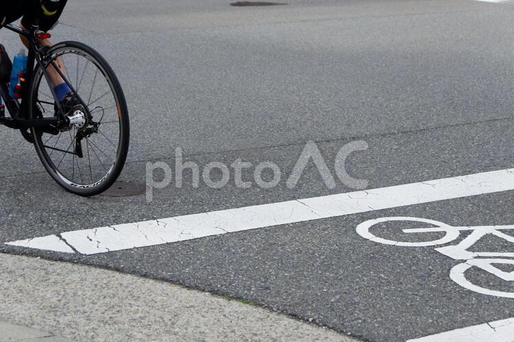 自転車横断帯 自転車横断帯,道路,自転車の写真素材