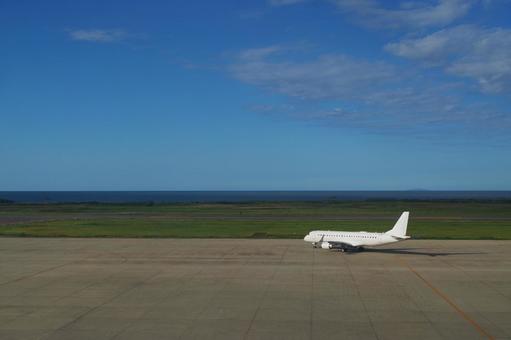 地上の飛行機 地上の飛行機 飛行機,地上,旅客機の写真素材