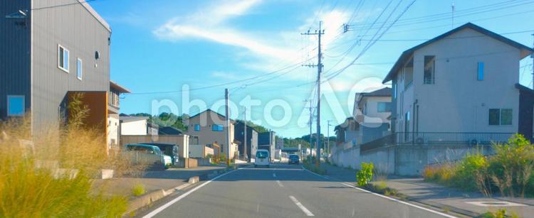 さわやかな住宅街のロード 住宅街,家並み,道路の写真素材