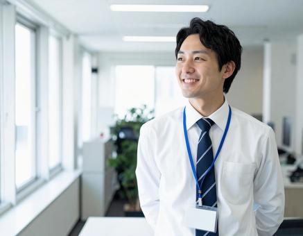 爽やかな笑顔の男性ビジネスマン 爽やかな笑顔の男性ビジネスマンの写真