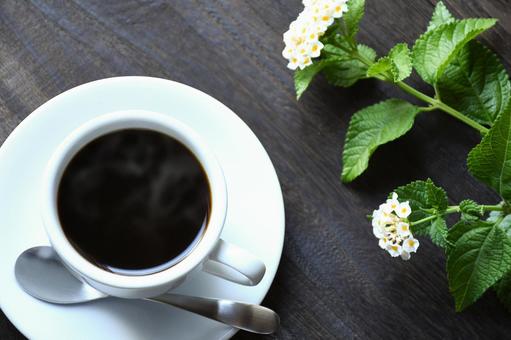 1杯のコーヒー 俯瞰アップ 1杯のコーヒー 俯瞰アップの写真