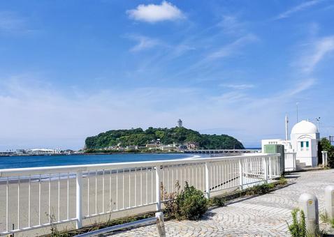 湘南ドライブ 片瀬東浜と江の島 湘南ドライブ 片瀬東浜と江の島 江ノ島,片瀬東浜,シーキャンドルの写真素材
