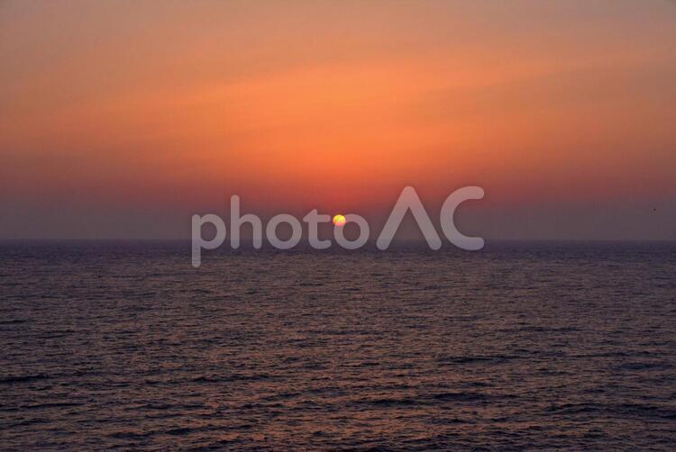 日御碕の夕日 日御碕,海,海岸の写真素材