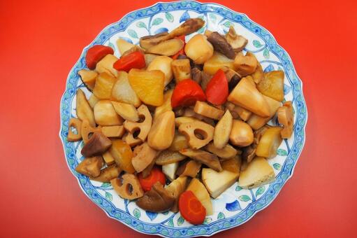 筑前煮・手作り正月料理（大皿に盛りつけ） 筑前煮,正月料理,おせち料理の写真素材