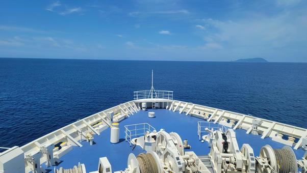 日本海を進むフェリー 日本海を進むフェリーの写真