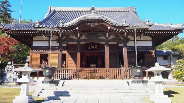天覧山の山麓・秋の能仁寺本堂(飯能市) 天覧山の山麓・秋の能仁寺本堂(飯能市) 秋,能仁寺,本堂の写真素材