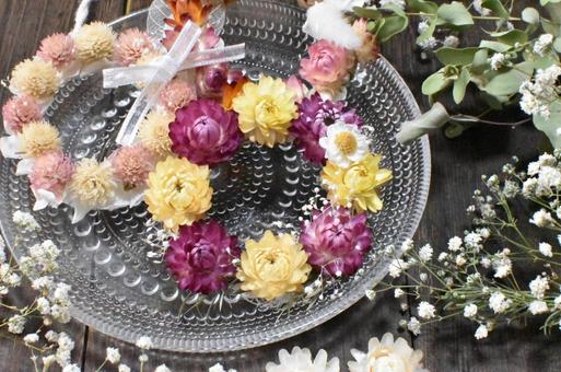 可愛らしいお花のミニリース はな,お花,花の写真素材