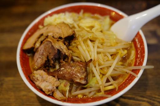 二郎系ラーメン 二郎系ラーメン 二郎系,ラーメン,チャーシューの写真素材