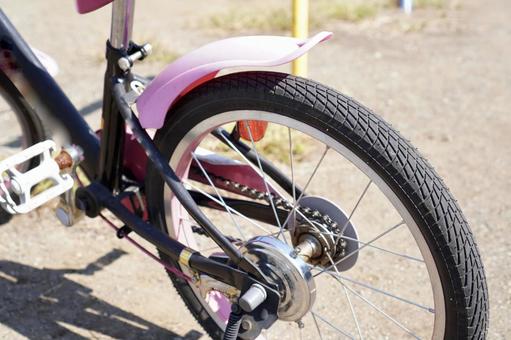 子供自転車のタイヤのアップ 子供自転車のタイヤのアップ 自転車,子供,キッズの写真素材