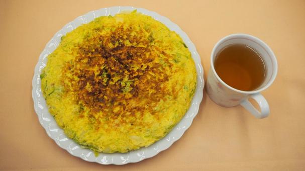 自家製・キャベツのオムレツ&紅茶 自家製・キャベツのオムレツ&紅茶 キャベツのオムレツ,キャベツ,オムレツの写真素材