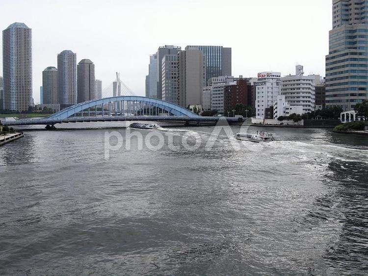 墨田川と水上バスと橋 隅田川,水上バス,橋の写真素材
